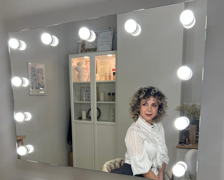 Nauka makijażu krok po kroku: Kursy dla początkujących w Szczecinie – odkryj swój styl i pokochaj swoje odbicie!