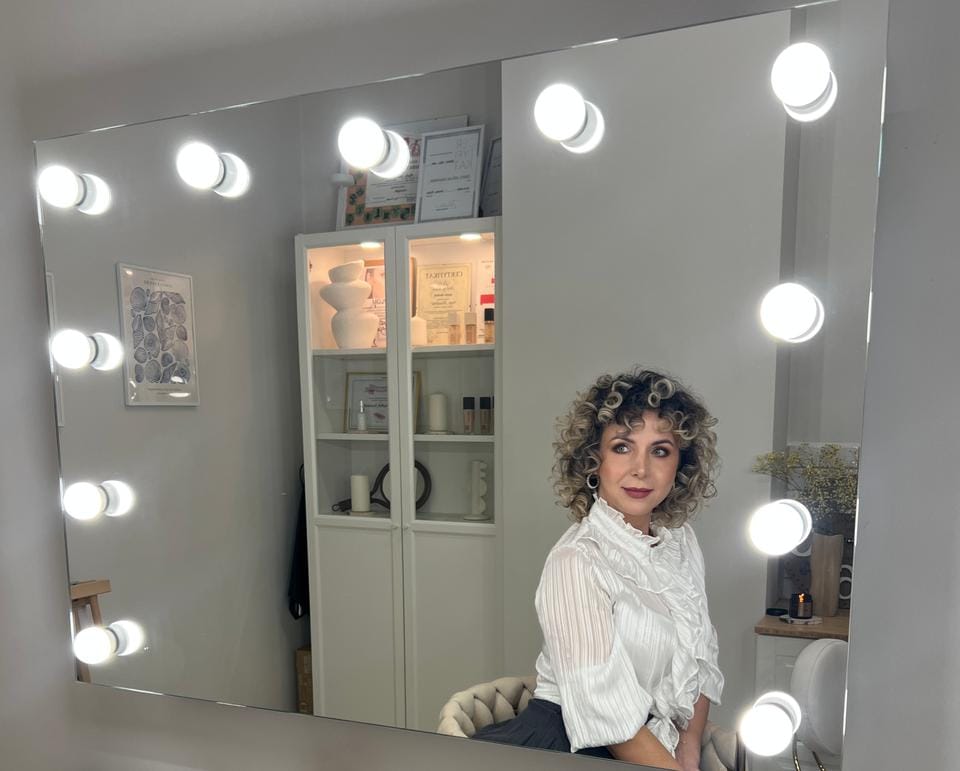 Nauka makijażu krok po kroku: Kursy dla początkujących w Szczecinie – odkryj swój styl i pokochaj swoje odbicie!